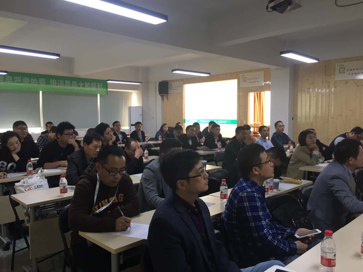 薩震節(jié)能空壓機(jī)招商培訓(xùn)現(xiàn)場